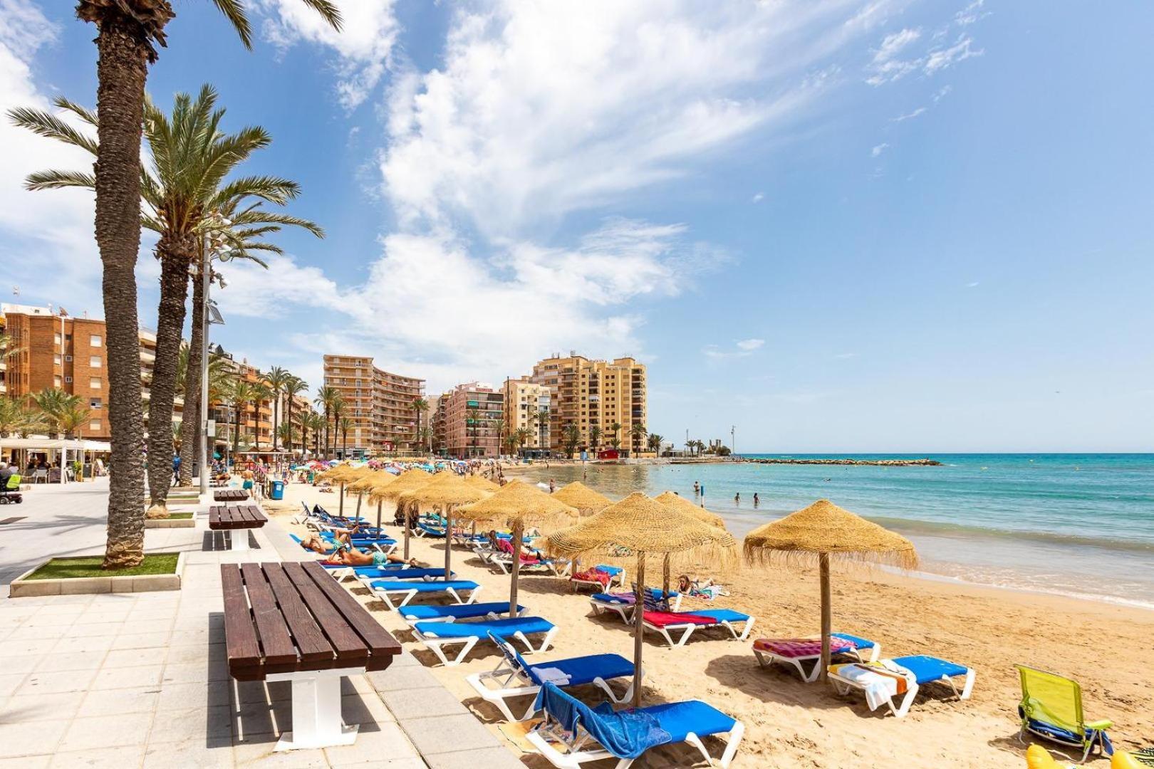 Beach House Torrevieja Exteriör bild